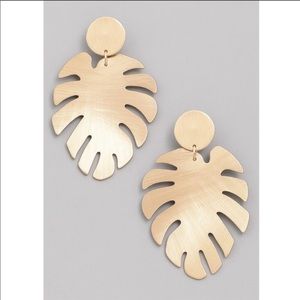 NWT Gold Leaf Earrings
